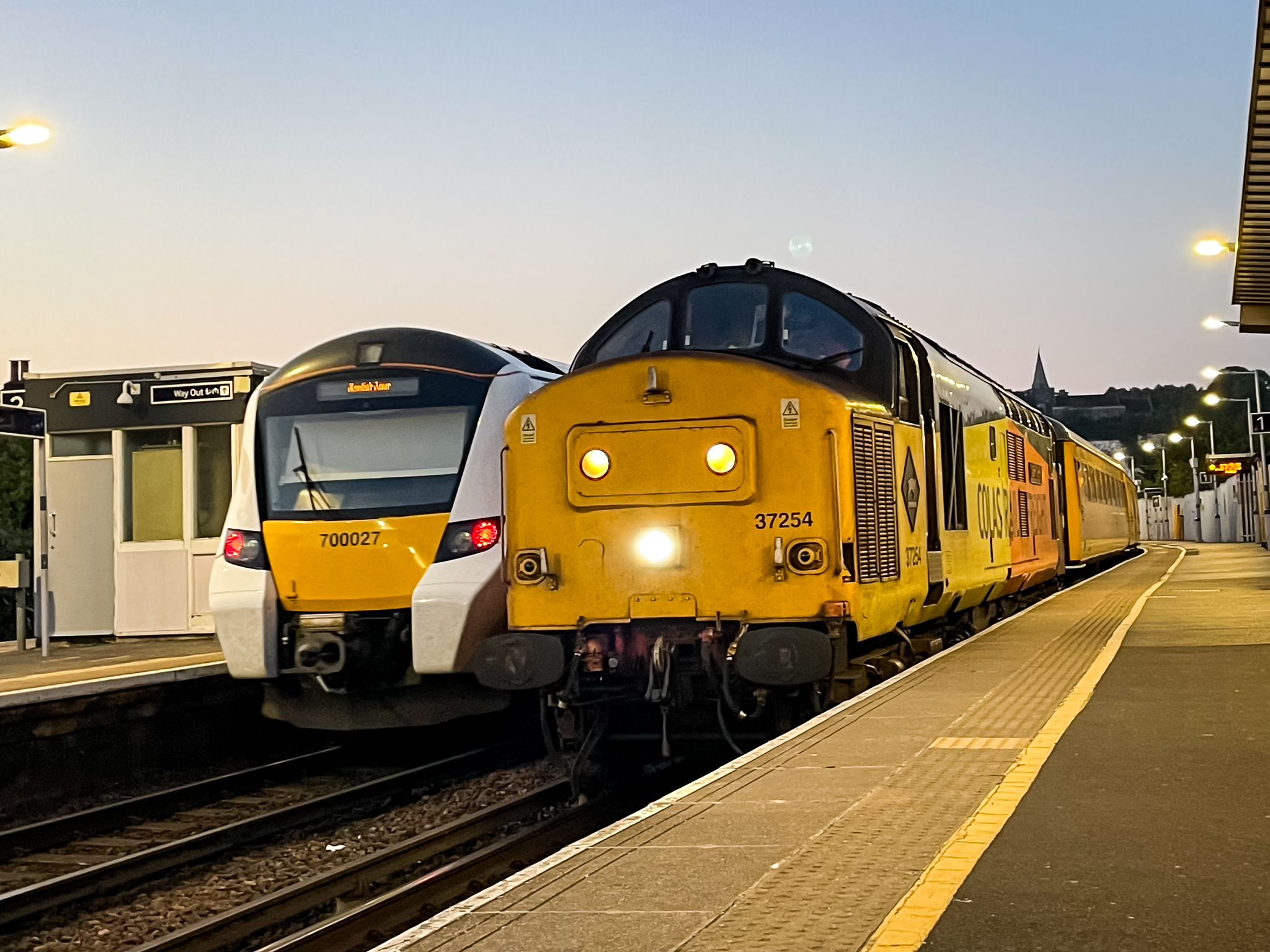 Southeastern Train Enthusiasts – Class 37254 “Cardiff Canton”